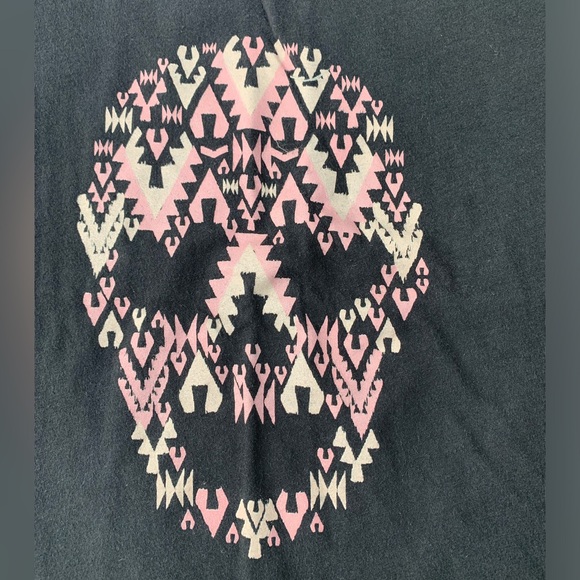 H & M Gray Print Skull T-Shirt Size 10-12 yrs 
3 for $15 with 💕 - Picture 4 of 8